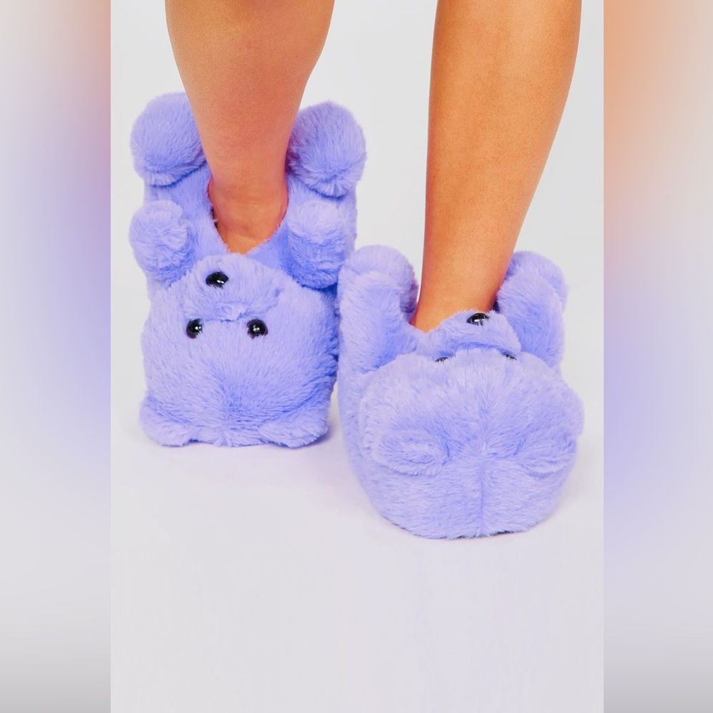 Purple Fluffy  Teddybear  Bootie NWT, Sz 10. You’ll love this cute  loungewear❤️